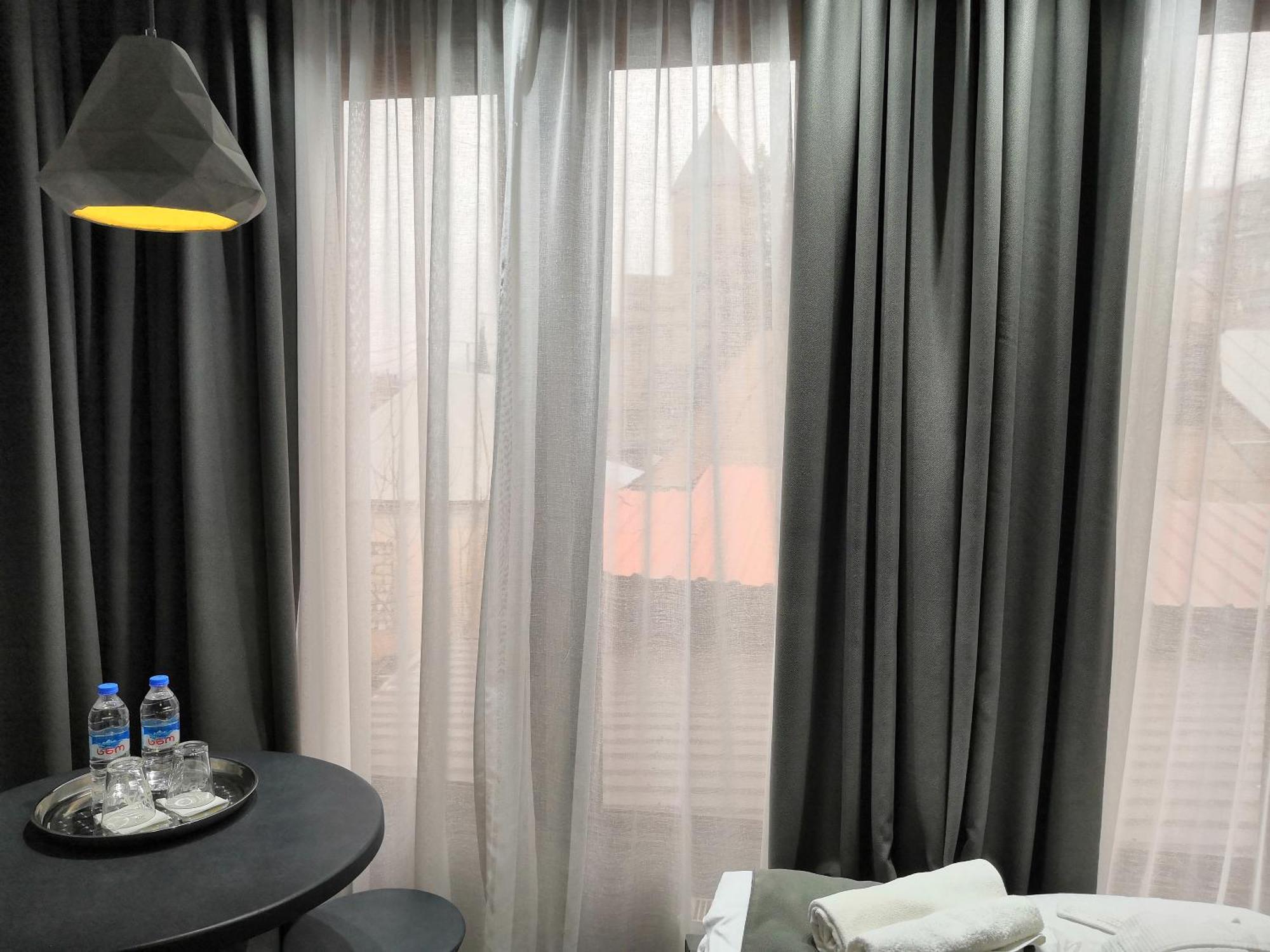 Piano Borracho Boutique Hotel Old تبليسي الغرفة الصورة
