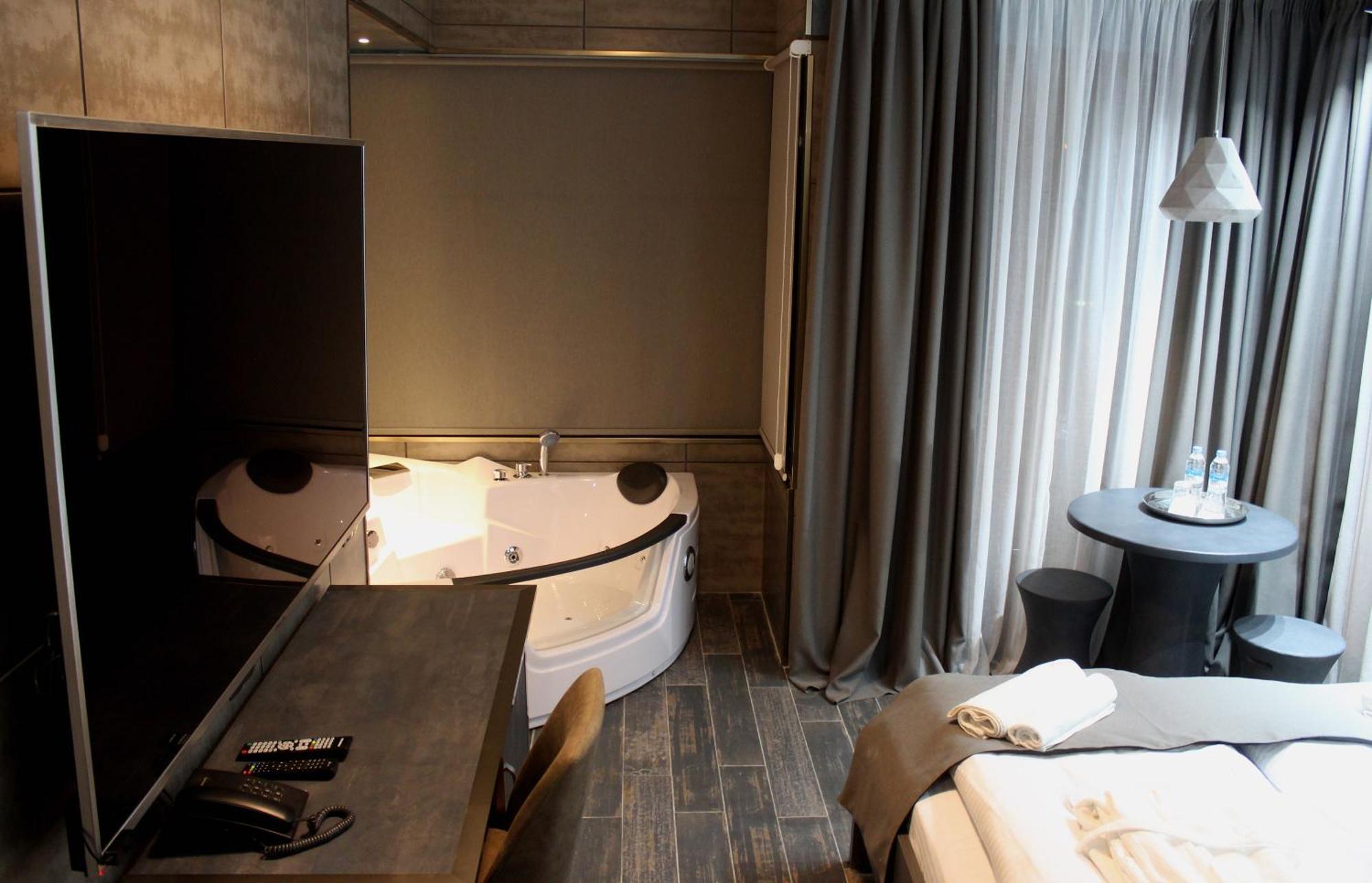 Piano Borracho Boutique Hotel Old تبليسي الغرفة الصورة